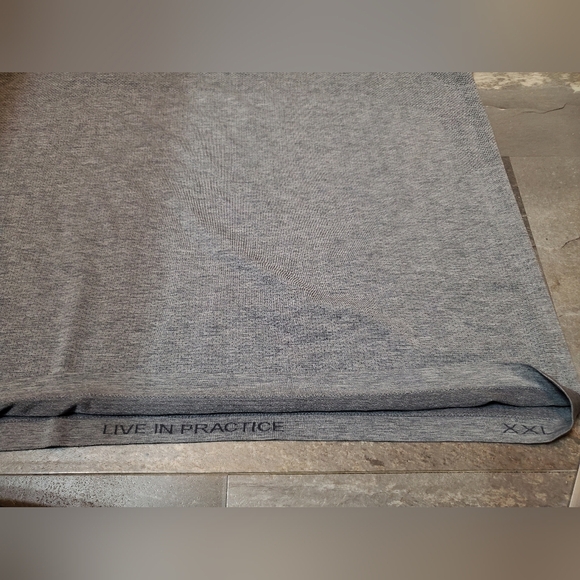 Lululemon "Live in Practice" Metal Vent short sleeves shirt. Grey. Size XXL. - Picture 5 of 8